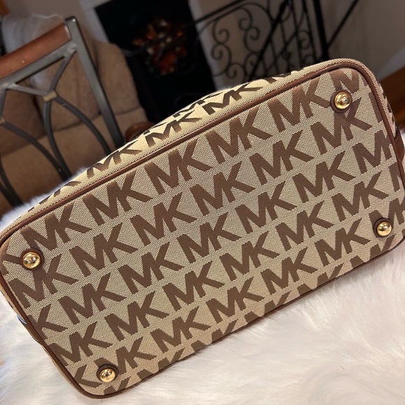 Michael Kors Shoulder Bag EC - Picture 5 of 6